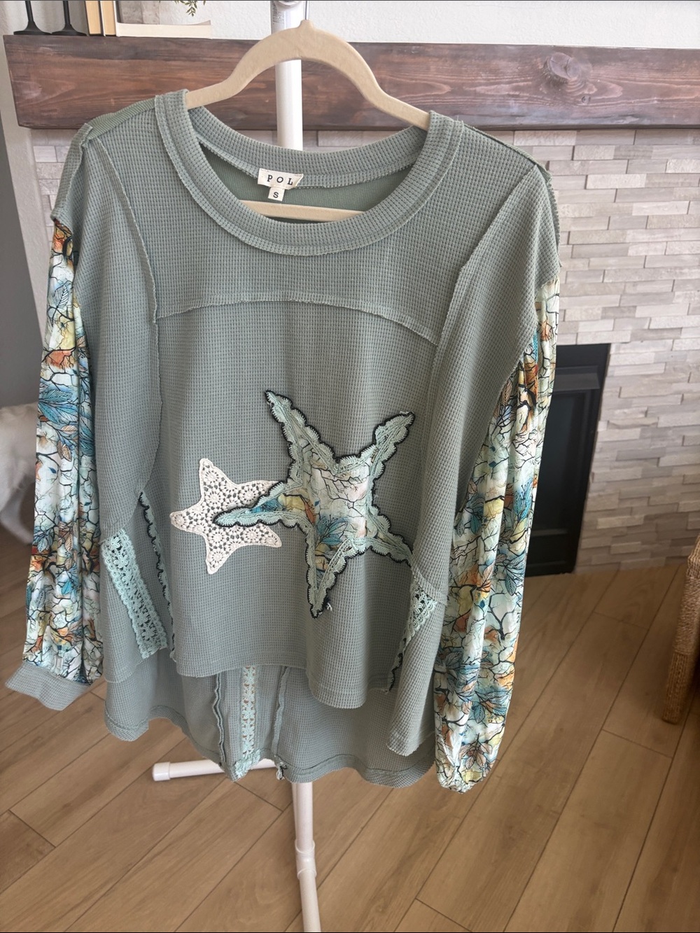 POL Seafoam Starfish Waffle-Knit Pullover with Printed Sleeves